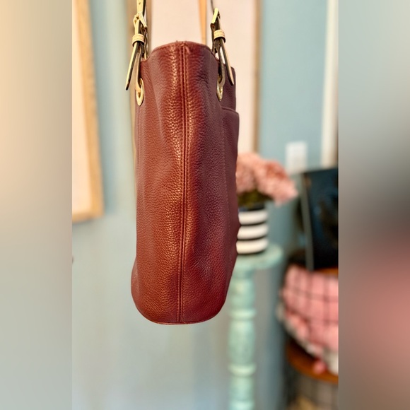 MICHAEL KORS JET SET BURGUNDY LEATHER TOTE - Picture 3 of 12